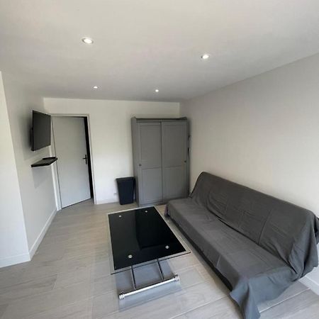 Studio En Bas De Villa Avec Piscine Proche Bord De Mer Cagnes-sur-Mer Dış mekan fotoğraf